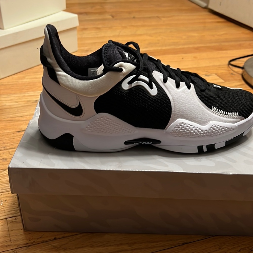 NIKE PG 5 TB BLACK AND WHITE